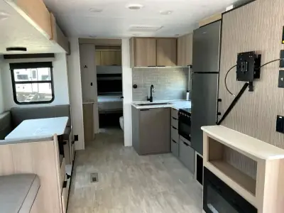 2025 Dutchmen Kodiak Ultra-Lite Ultra-Lite 332BHSL photo 9