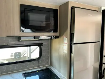 2025 Dutchmen Kodiak Ultra-Lite Ultra-Lite 332BHSL photo 19