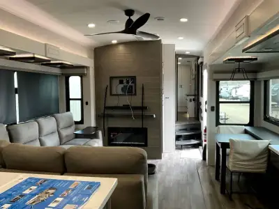 2025 Jayco North Point 365RKTS photo 7