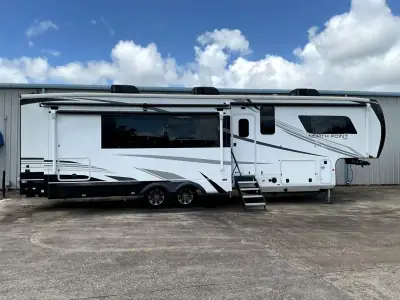 2025 Jayco North Point 365RKTS photo 5