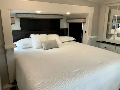 2025 Jayco North Point 365RKTS photo 23