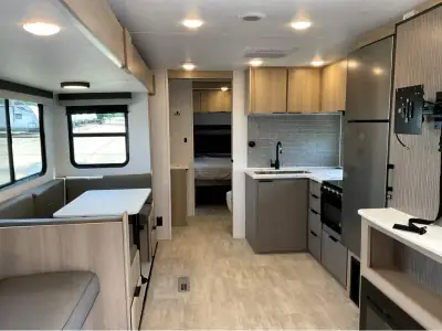 2025 Dutchmen Kodiak Ultra-Lite Ultra-Lite 332BHSL photo 18