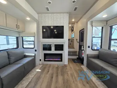 2023 Palomino Columbus 384RK photo 9
