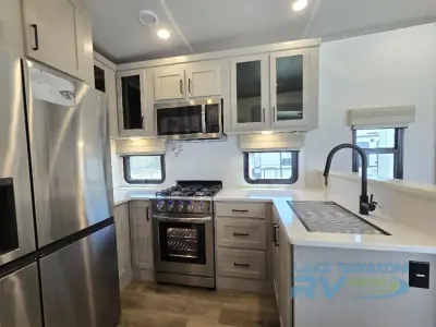 2023 Palomino Columbus 384RK photo 12