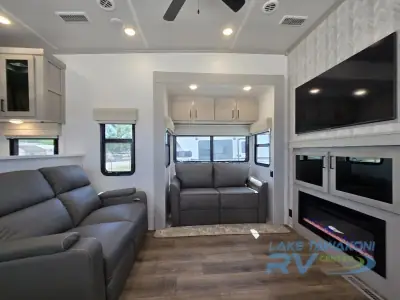 2023 Palomino Columbus 384RK photo 17