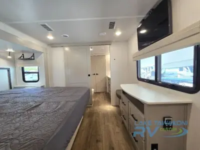 2023 Palomino Columbus 384RK photo 22