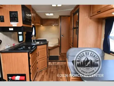 2016 Thor Motor Coach Majestic 23A photo 7