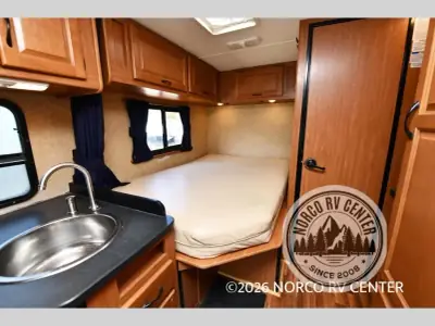 2016 Thor Motor Coach Majestic 23A photo 12