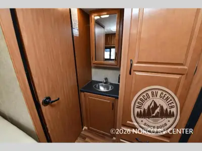 2016 Thor Motor Coach Majestic 23A photo 11