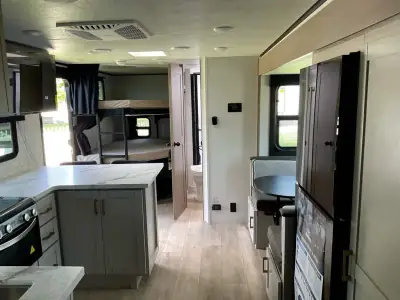 2027 Jayco Jay Feather 25BH photo 9