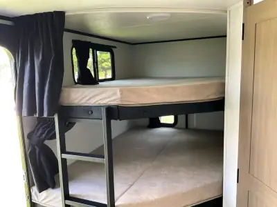 2027 Jayco Jay Feather 25BH photo 24