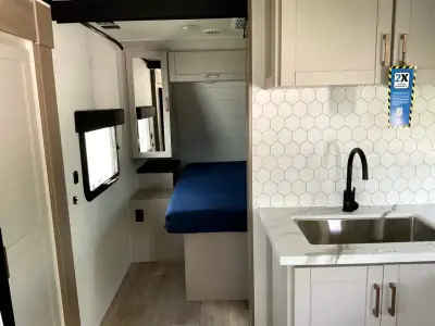2027 Jayco Jay Feather 25BH photo 17
