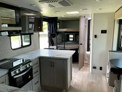 2027 Jayco Jay Feather 25BH photo 10