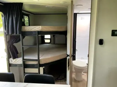 2027 Jayco Jay Feather 25BH photo 22