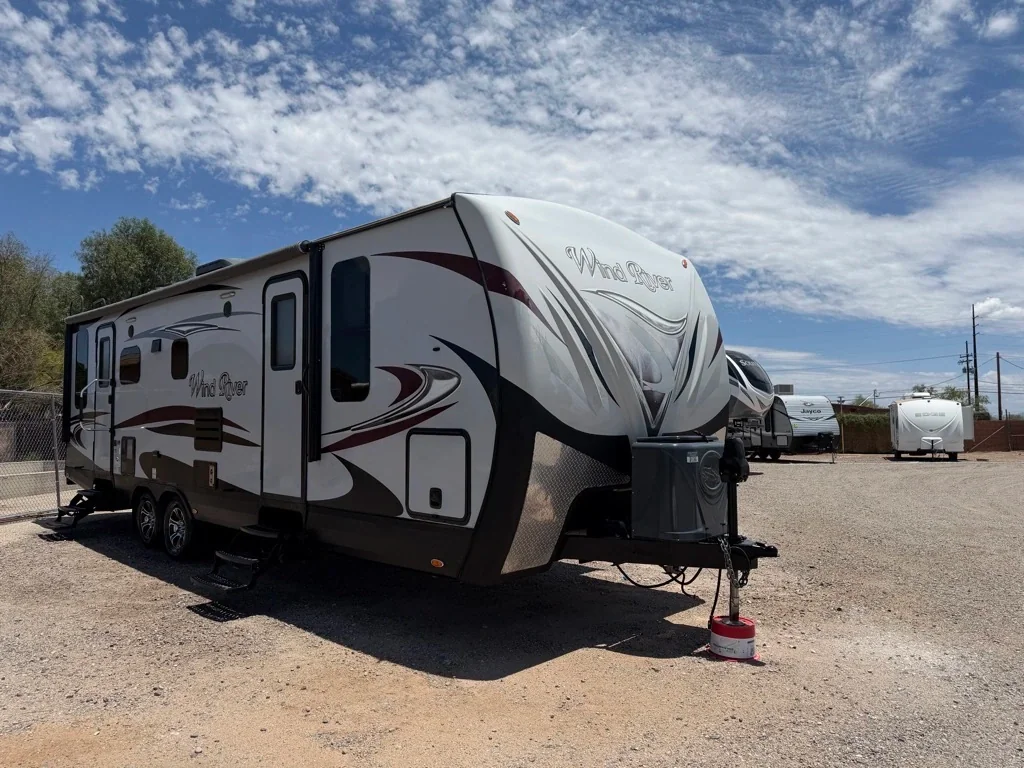 2016 Windriver 250RDSW exterior