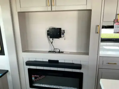 2027 Jayco North Point 310RLTS photo 17
