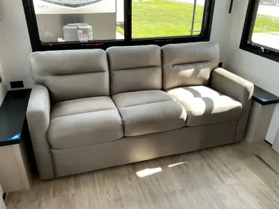2027 Jayco North Point 310RLTS photo 16