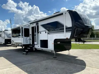2027 Jayco North Point 310RLTS photo 6