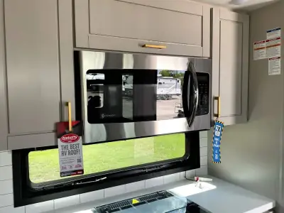 2027 Jayco North Point 310RLTS photo 21