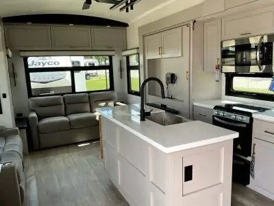 2027 Jayco North Point 310RLTS photo 8