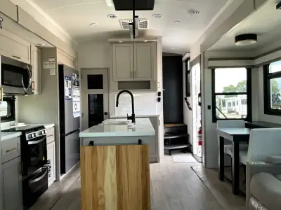 2027 Jayco North Point 310RLTS photo 10