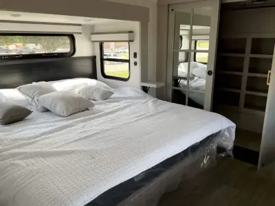 2027 Jayco North Point 310RLTS photo 28