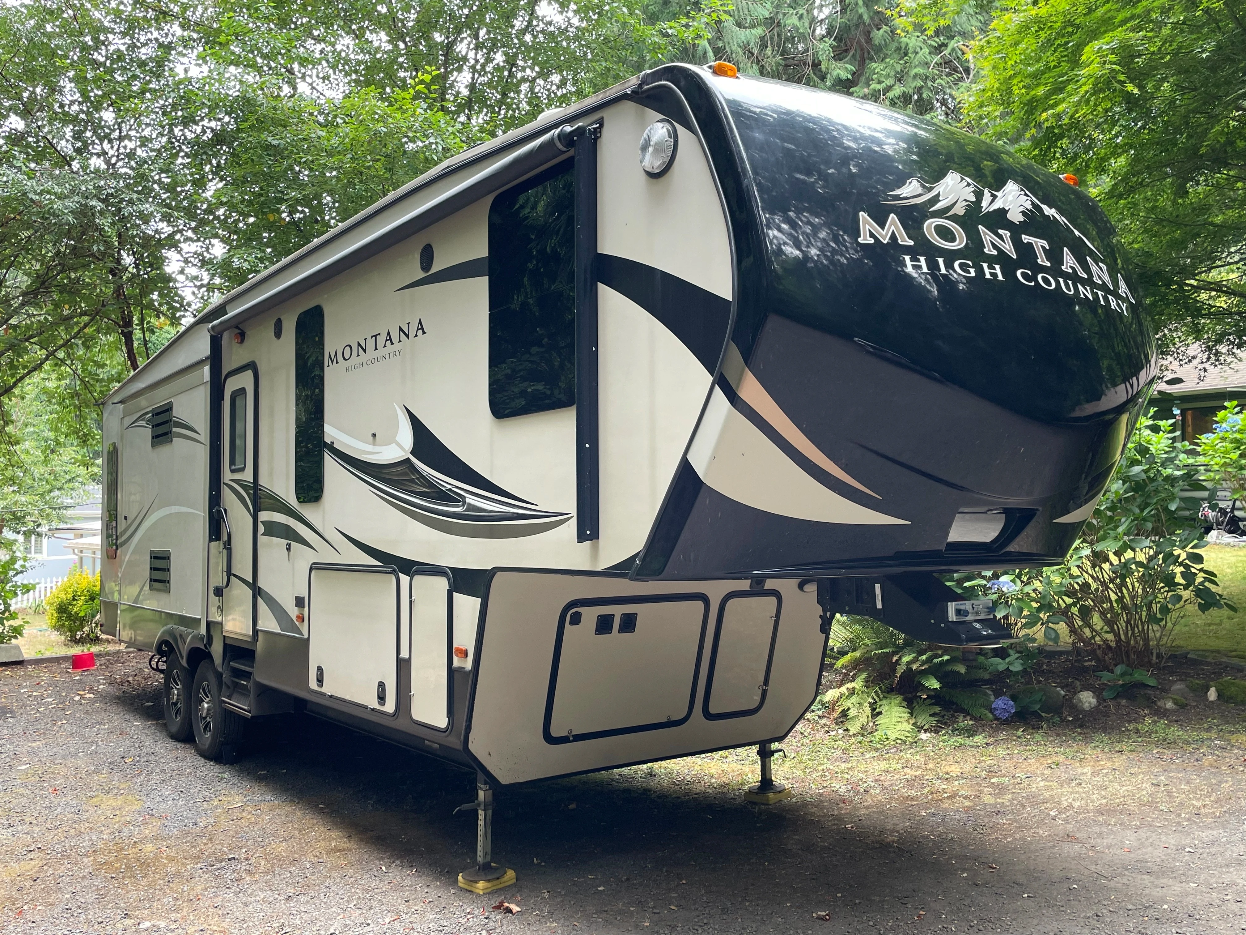 2017 KEYSTONE MONTANA HIGH COUNTRY exterior