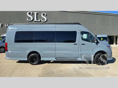 2026 Ogv Luxury Coach V-Cruise 10OBA AWD photo 2