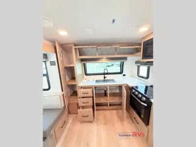 2027 Forest River Rockwood Mini Lite 2506FK photo 13