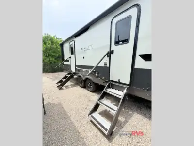 2027 Forest River Rockwood Mini Lite 2506FK photo 3
