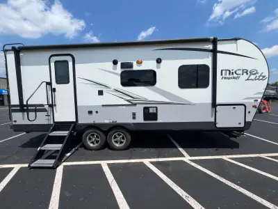 2019 Flagstaff MICRO LITE 25FBLS photo 10