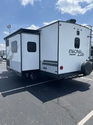 2019 Flagstaff MICRO LITE 25FBLS photo 4