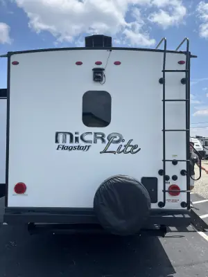 2019 Flagstaff MICRO LITE 25FBLS photo 6