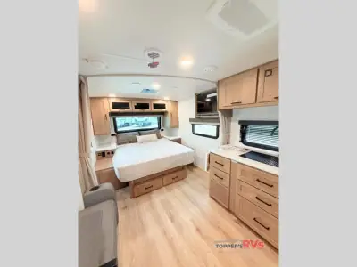 2027 Forest River Rockwood Mini Lite 2109S photo 10
