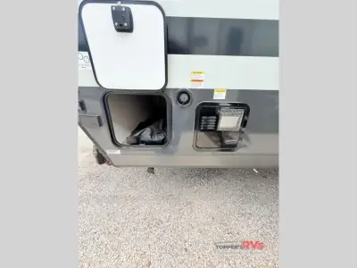 2027 Forest River Rockwood Mini Lite 2109S photo 27