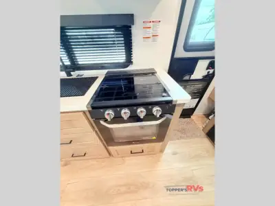 2027 Forest River Rockwood Mini Lite 2109S photo 15