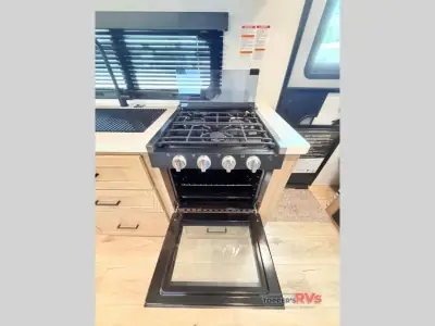 2027 Forest River Rockwood Mini Lite 2109S photo 16