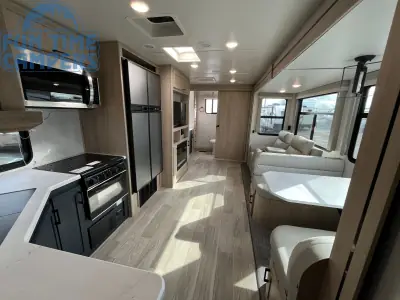 2023 Winnebago VOYAGE 2831RB photo 26