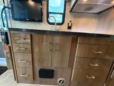 2014 Winnebago VIEW 24G photo 26