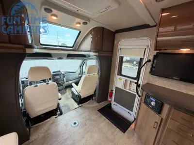 2014 Winnebago VIEW 24G photo 38