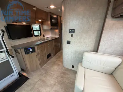 2014 Winnebago VIEW 24G photo 39