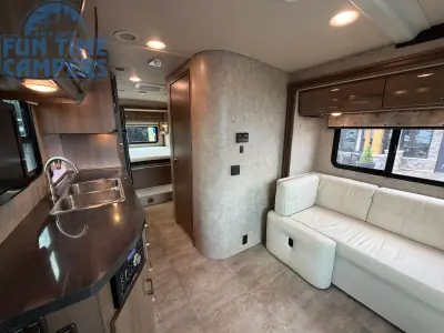 2014 Winnebago VIEW 24G photo 40