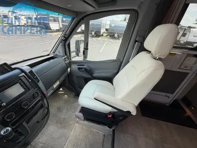 2014 Winnebago VIEW 24G photo 19