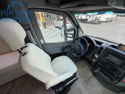 2014 Winnebago VIEW 24G photo 15