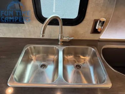 2014 Winnebago VIEW 24G photo 25