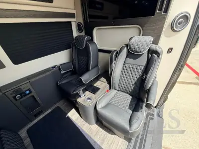 2027 Ogv Luxury Coach V-Drive 10OB photo 22