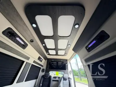 2027 Ogv Luxury Coach V-Drive 10OB photo 43