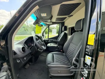 2027 Ogv Luxury Coach V-Drive 10OB photo 11