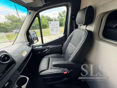 2027 Ogv Luxury Coach V-Drive 10OB photo 16