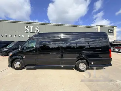 2027 Ogv Luxury Coach V-Drive 10OB photo 7